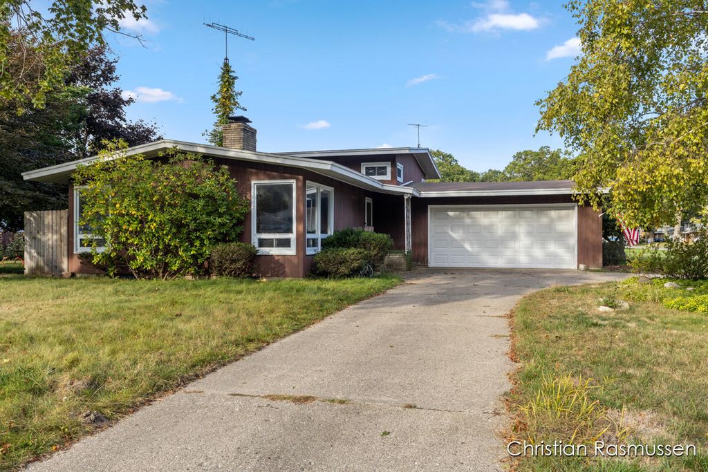 Photo of 2059 Garland Drive, Norton Shores, MI 49441 (MLS # 25051080)