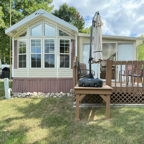 9380 E Circle Drive Stanwood MI 49346