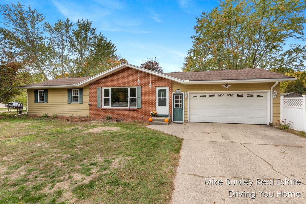 Photo of 4776 Crestwood Avenue, Holland, MI 49423 (MLS # 25053788)