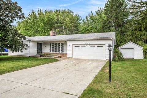 Photo of 124 W Beryl Street, Scottville, MI 49454 (MLS # 25049990)