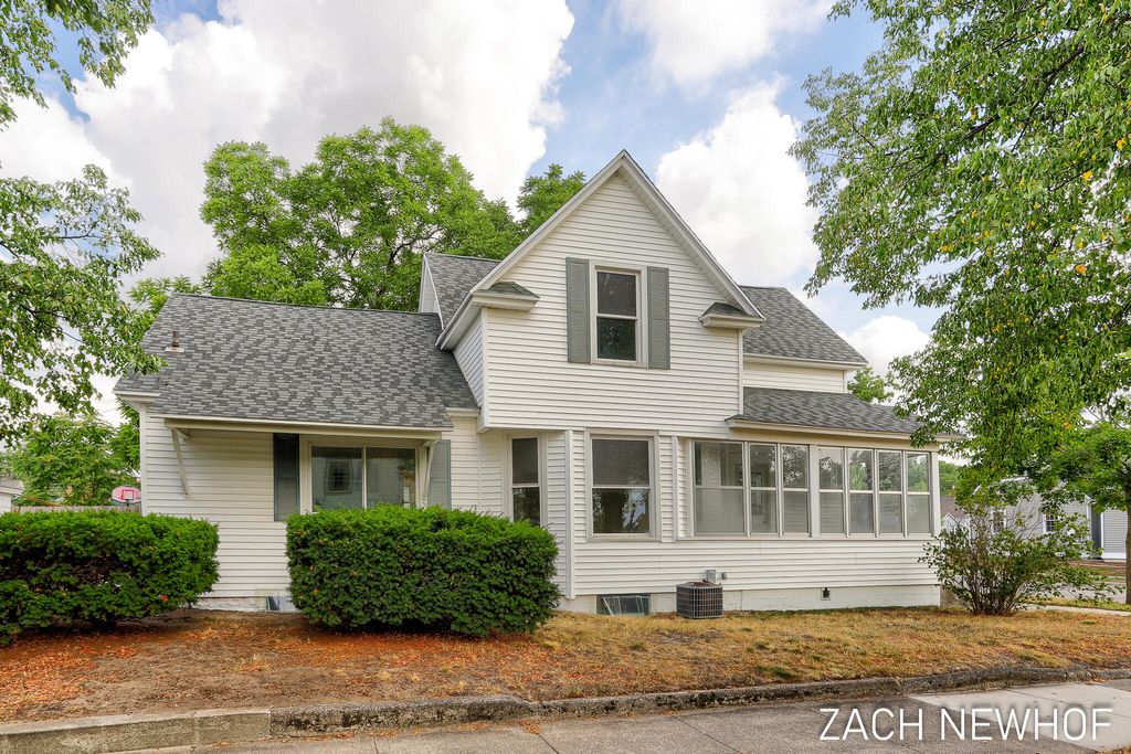Photo of 430 Washington Avenue, Holland, MI 49423 (MLS # 25050629)