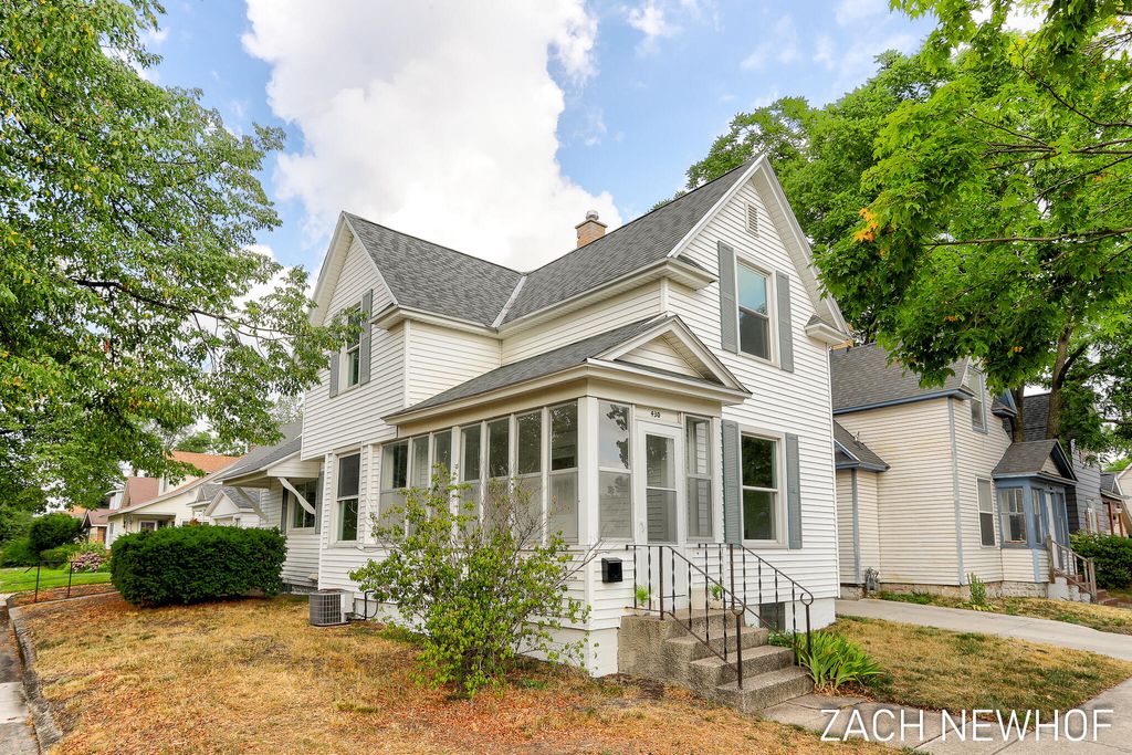 Photo of 430 Washington Avenue, Holland, MI 49423 (MLS # 25050629)