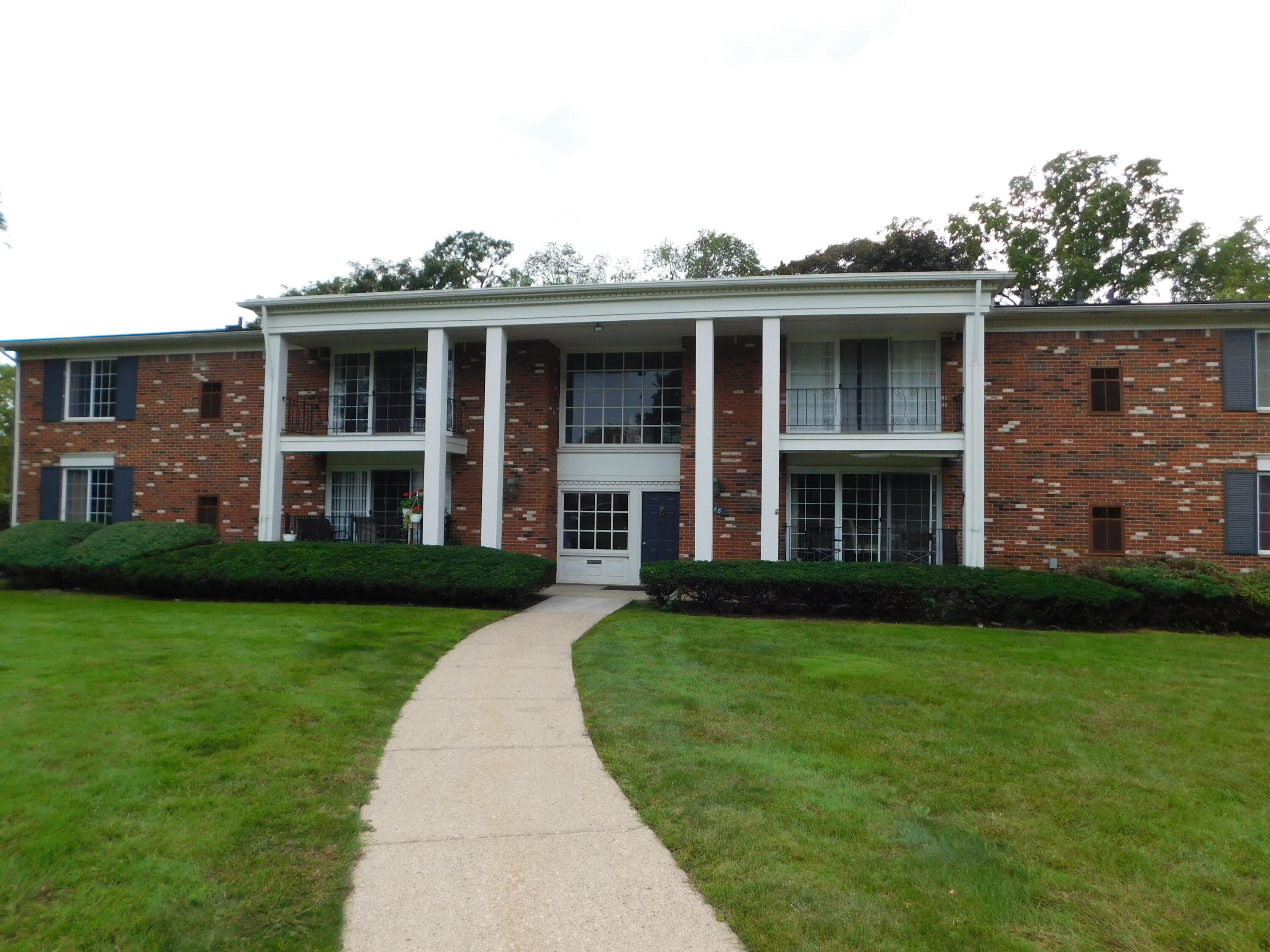 448 Fox Hills Drive S