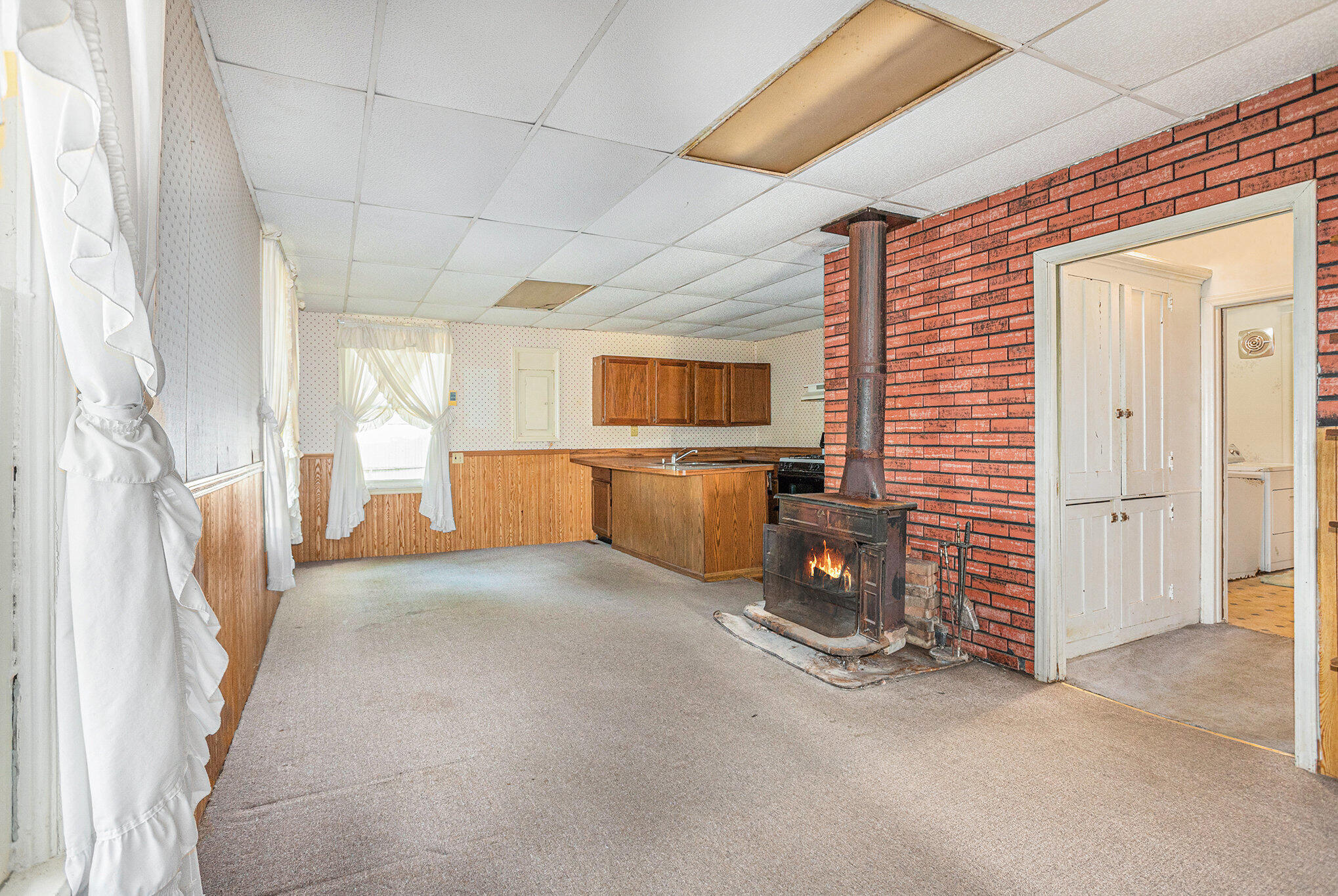 Union City, Michigan 49094, United States, 5 Bedrooms Bedrooms, ,2 BathroomsBathrooms,Residential,Active,205979