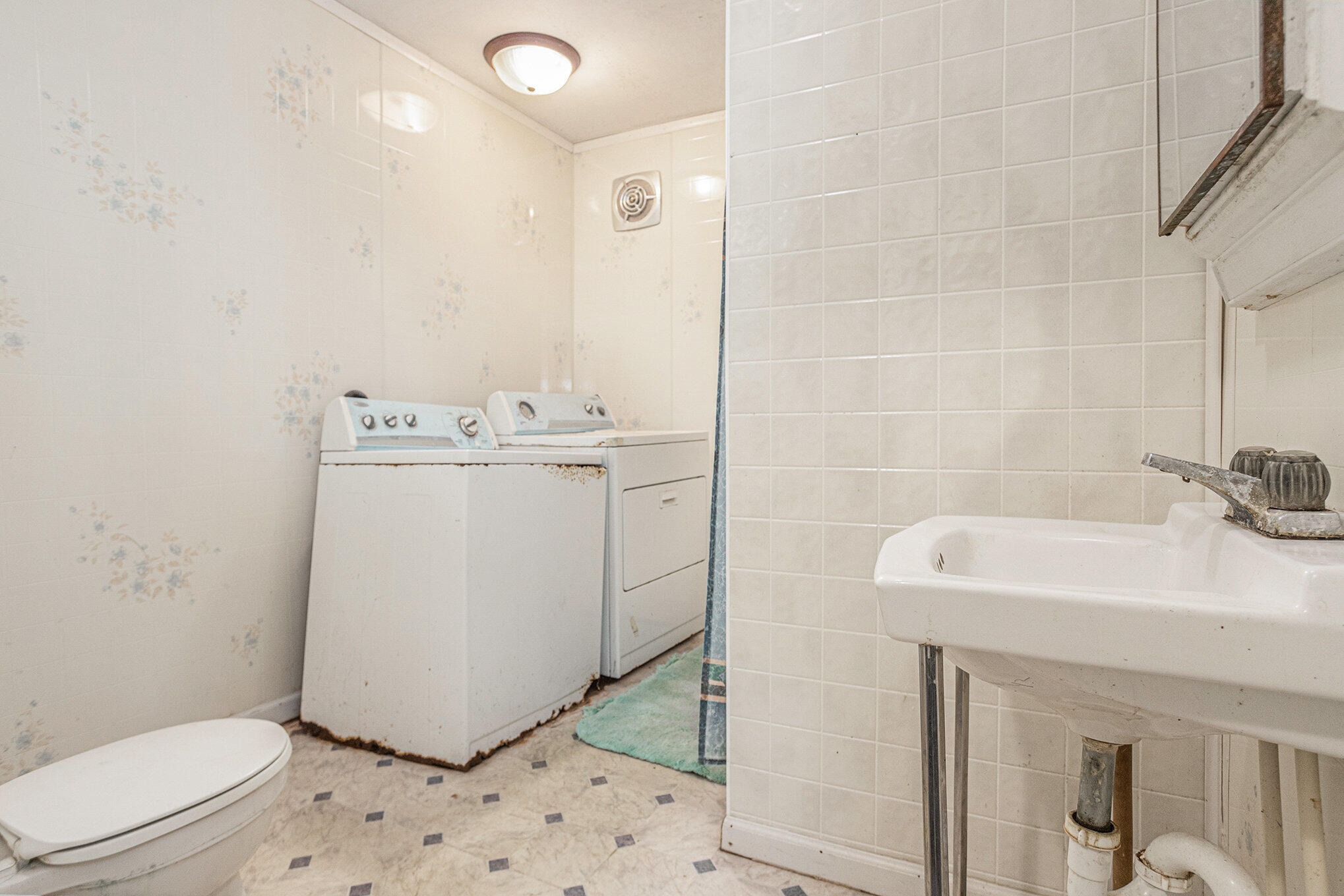 Union City, Michigan 49094, United States, 5 Bedrooms Bedrooms, ,2 BathroomsBathrooms,Residential,Active,205979