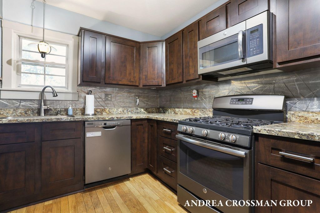 Photo of 523 Fulton Avenue, Grand Haven, MI 49417 (MLS # 25049672)