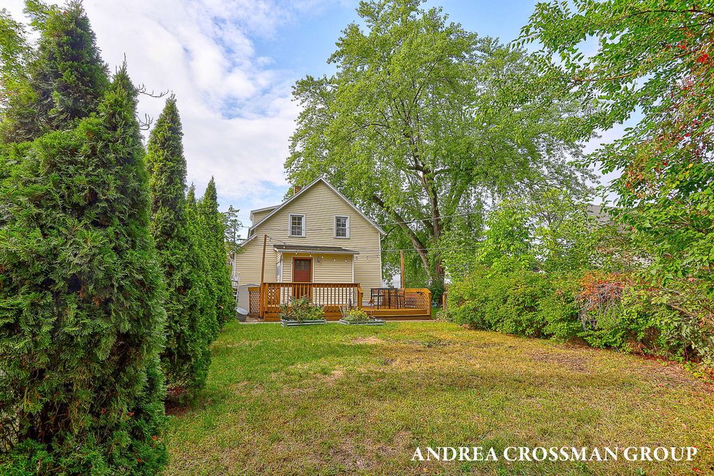 Photo of 523 Fulton Avenue, Grand Haven, MI 49417 (MLS # 25049672)