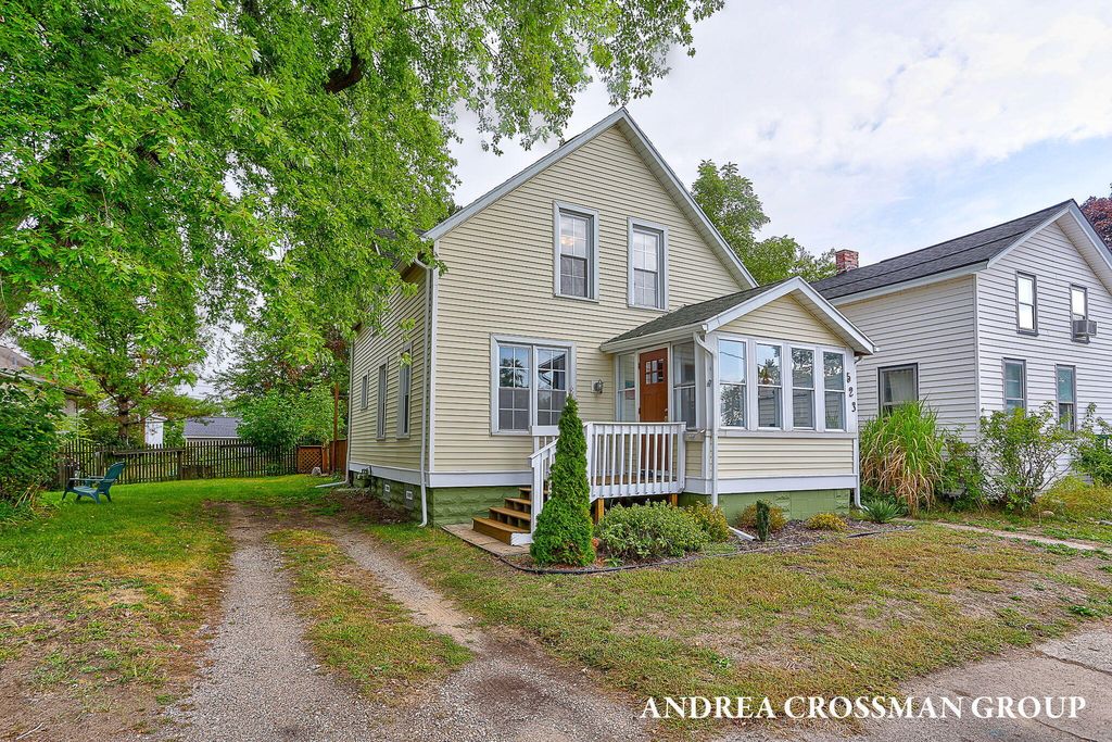 Photo of 523 Fulton Avenue, Grand Haven, MI 49417 (MLS # 25049672)