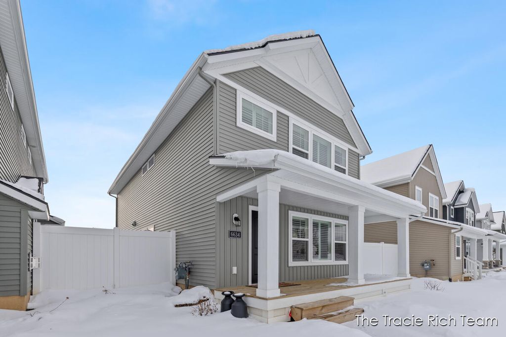 Photo of 6634 N Square Lane, Rockford, MI 49341 (MLS # 26004918)