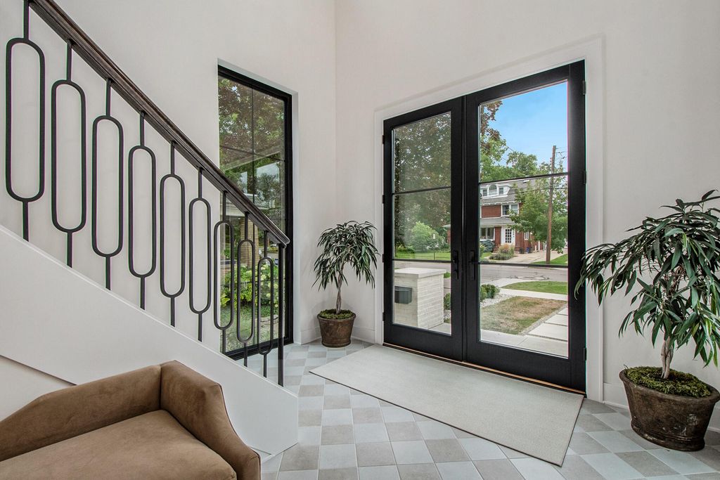 Photo of 557 Greenwood Avenue SE, East Grand Rapids, MI 49506 (MLS # 25049726)