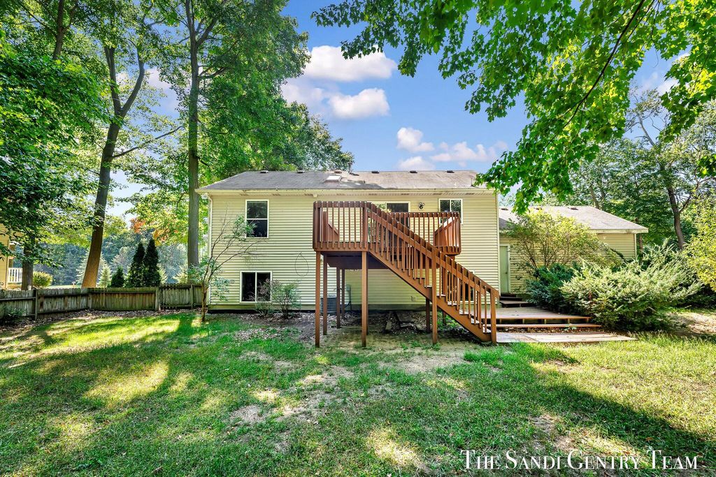 Photo of 15353 Lincoln Street, Grand Haven, MI 49417 (MLS # 25047086)