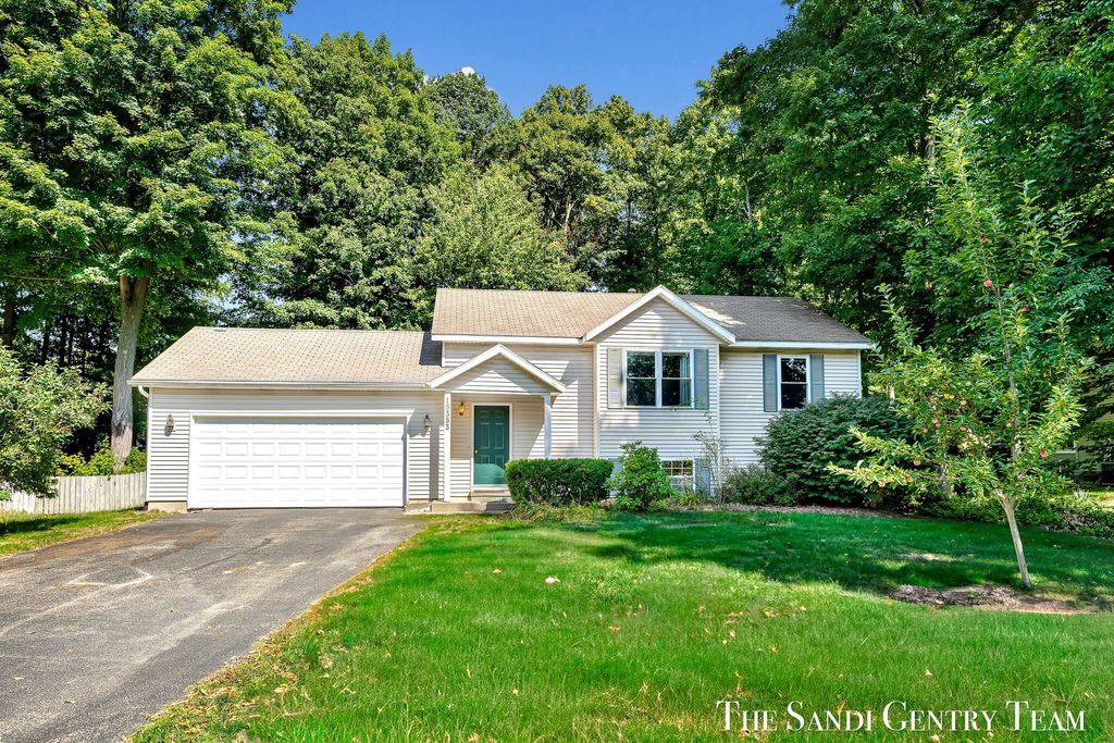 Photo of 15353 Lincoln Street, Grand Haven, MI 49417 (MLS # 25047086)