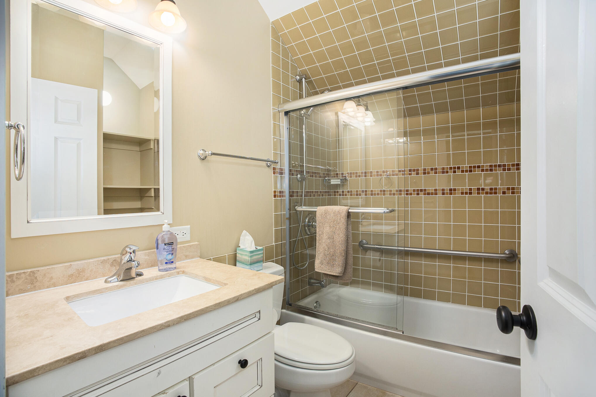 South Haven, Michigan 49090, United States, 4 Bedrooms Bedrooms, ,4 BathroomsBathrooms,Residential,Active,98759