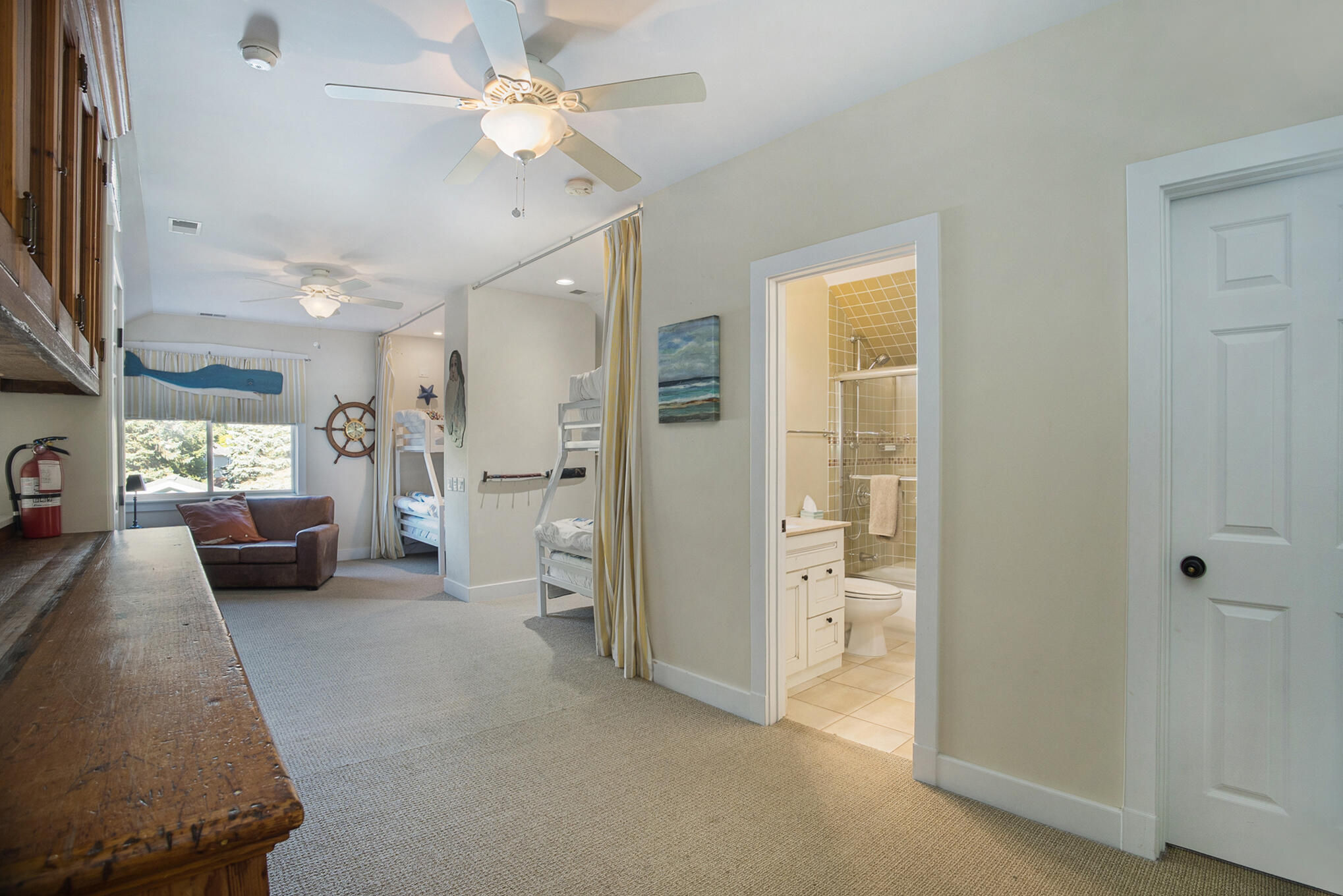 South Haven, Michigan 49090, United States, 4 Bedrooms Bedrooms, ,4 BathroomsBathrooms,Residential,Active,98759