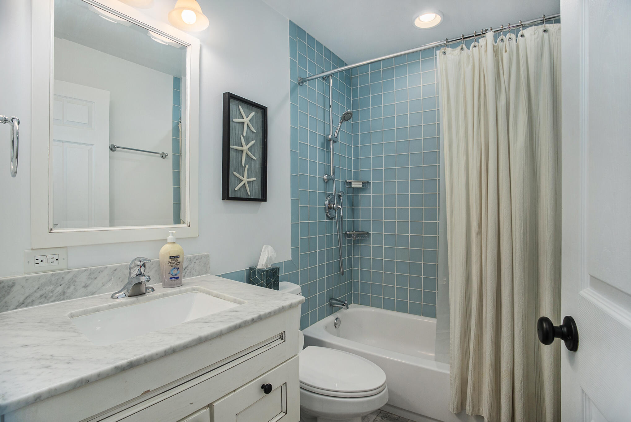 South Haven, Michigan 49090, United States, 4 Bedrooms Bedrooms, ,4 BathroomsBathrooms,Residential,Active,98759