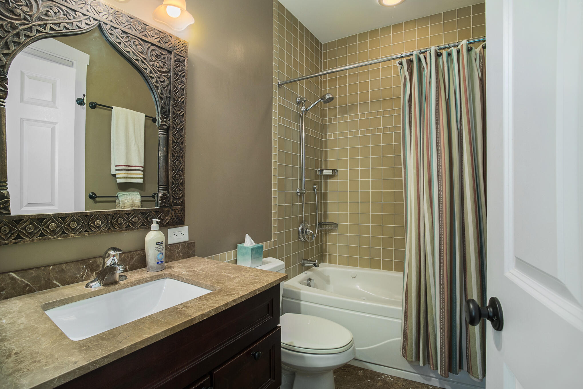 South Haven, Michigan 49090, United States, 4 Bedrooms Bedrooms, ,4 BathroomsBathrooms,Residential,Active,98759