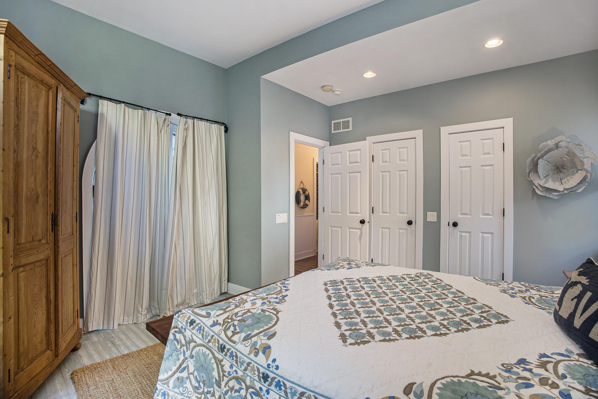 South Haven, Michigan 49090, United States, 4 Bedrooms Bedrooms, ,4 BathroomsBathrooms,Residential,Active,98759