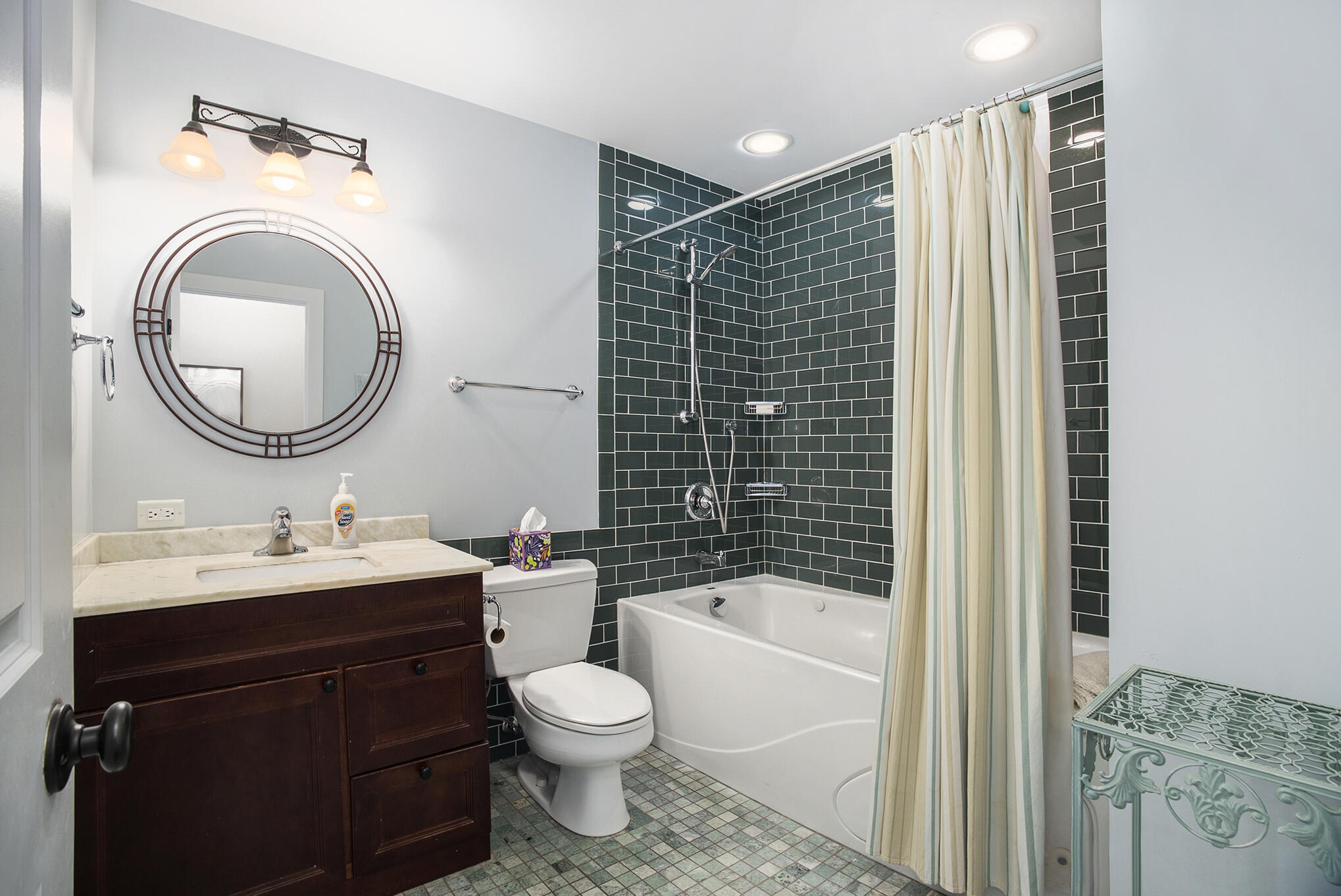 South Haven, Michigan 49090, United States, 4 Bedrooms Bedrooms, ,4 BathroomsBathrooms,Residential,Active,98759