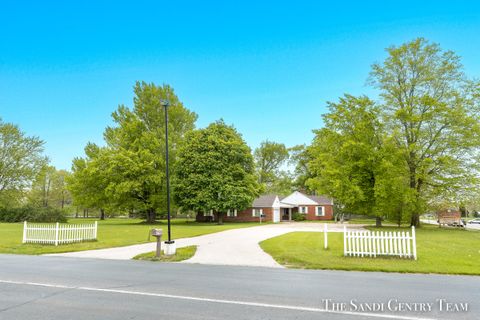 Photo of 4631 S Harvey Street, Norton Shores, MI 49444 (MLS # 26002268)