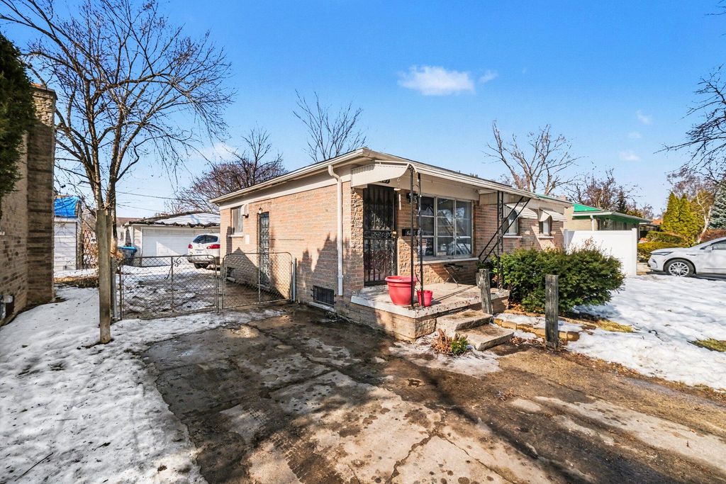 Photo of 6609 Cranwood Drive, Flint, MI 48505 (MLS # 26005709)