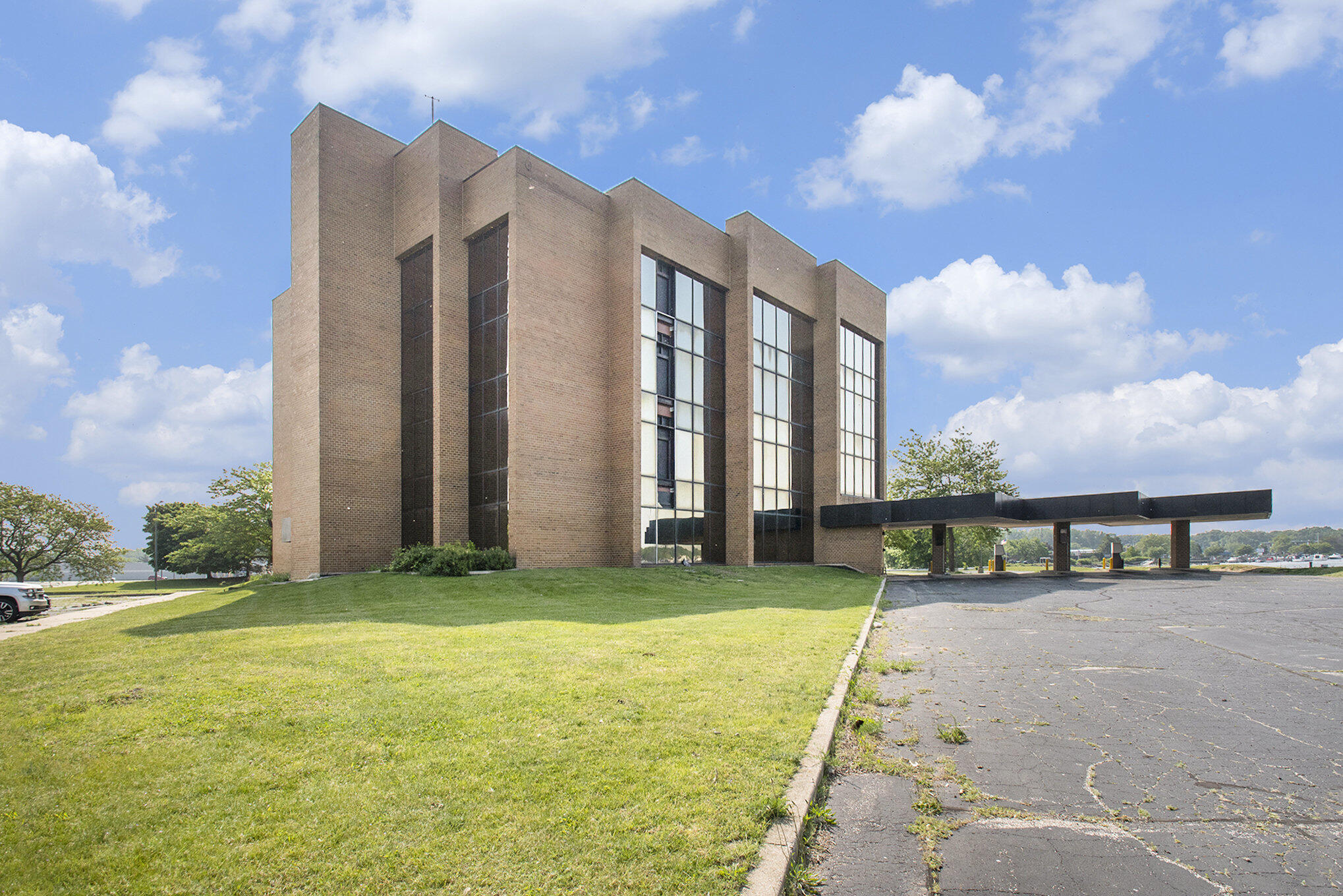 400 Riverview Drive