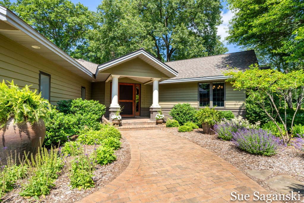 Photo of 6514 Creekwood Drive, Holland, MI 49423 (MLS # 26034130)