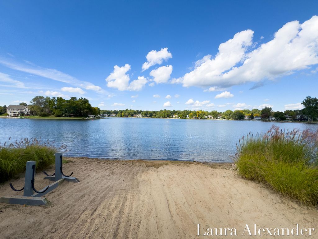 Photo of 7085 Bonaire Court NE, Rockford, MI 49341 (MLS # 25051398)