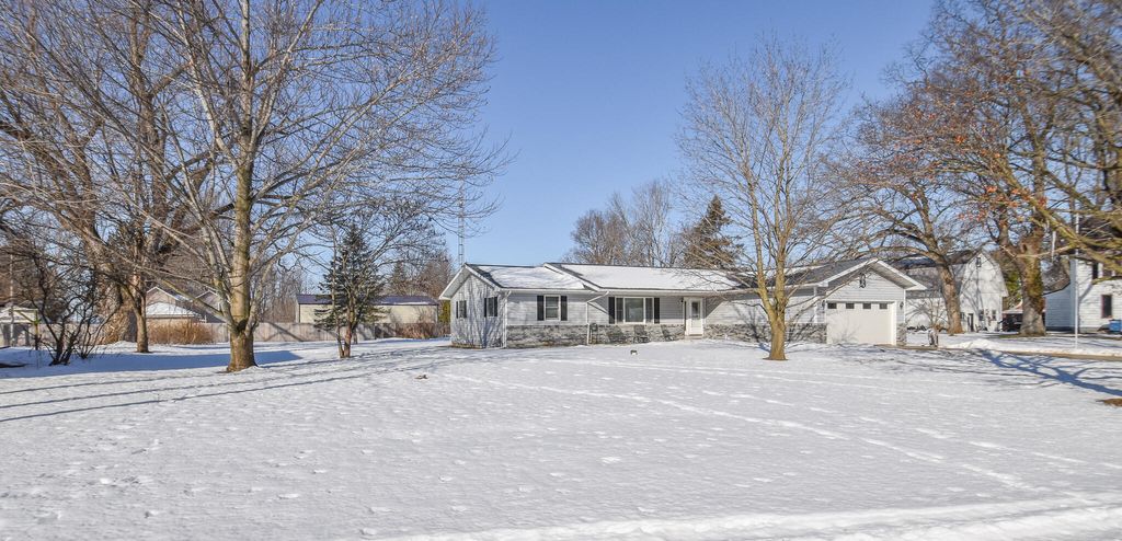 Photo of 316 S Main Street, Montgomery, MI 49255 (MLS # 26005555)