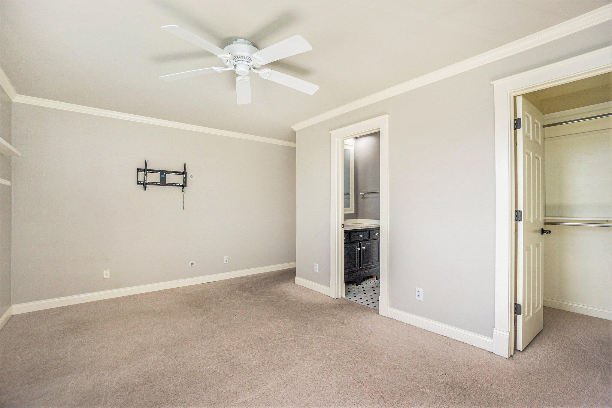 Portage, Michigan 49024, United States, 3 Bedrooms Bedrooms, ,3 BathroomsBathrooms,Residential,Active,224269