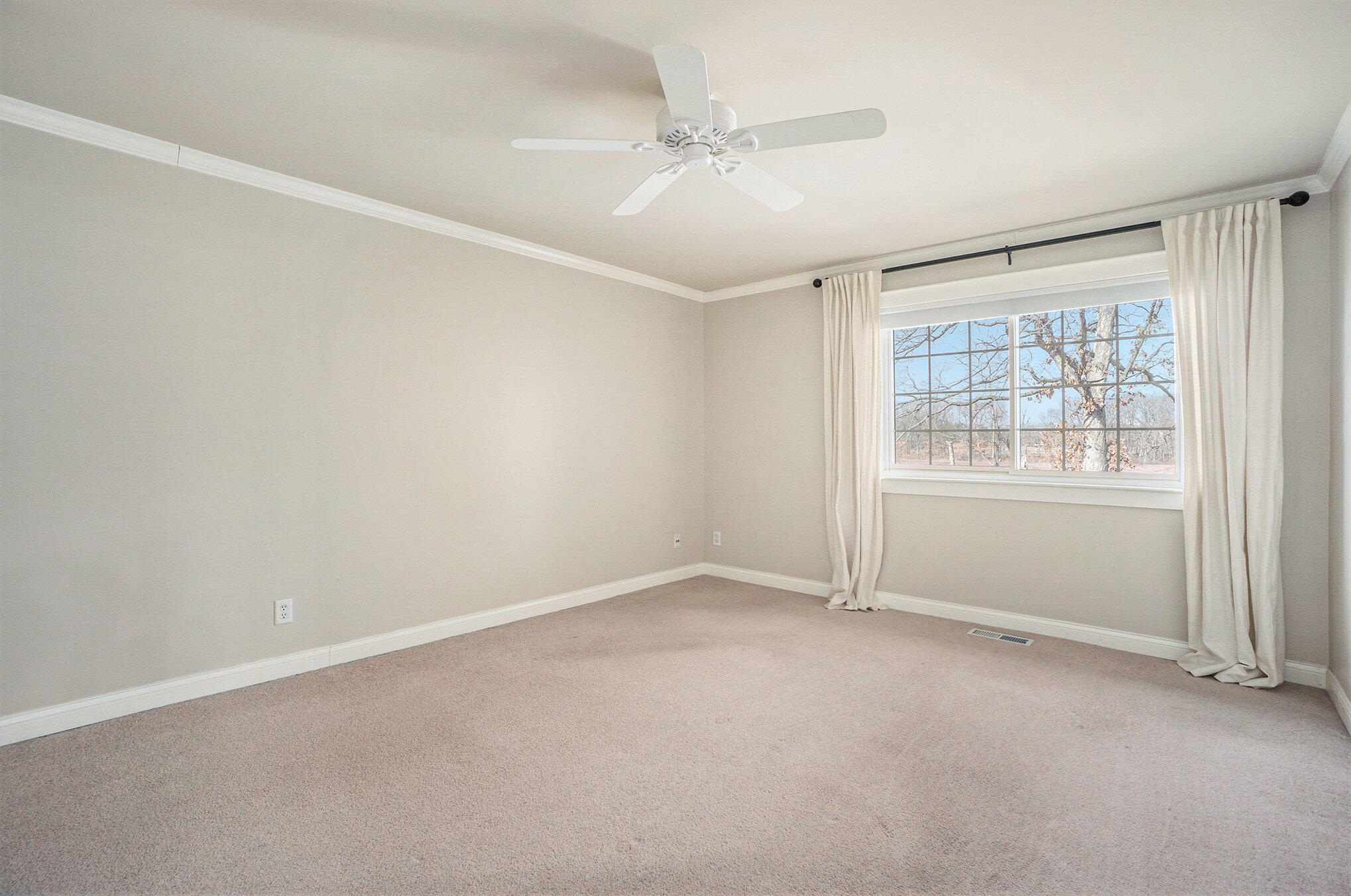 Portage, Michigan 49024, United States, 3 Bedrooms Bedrooms, ,3 BathroomsBathrooms,Residential,Active,224269