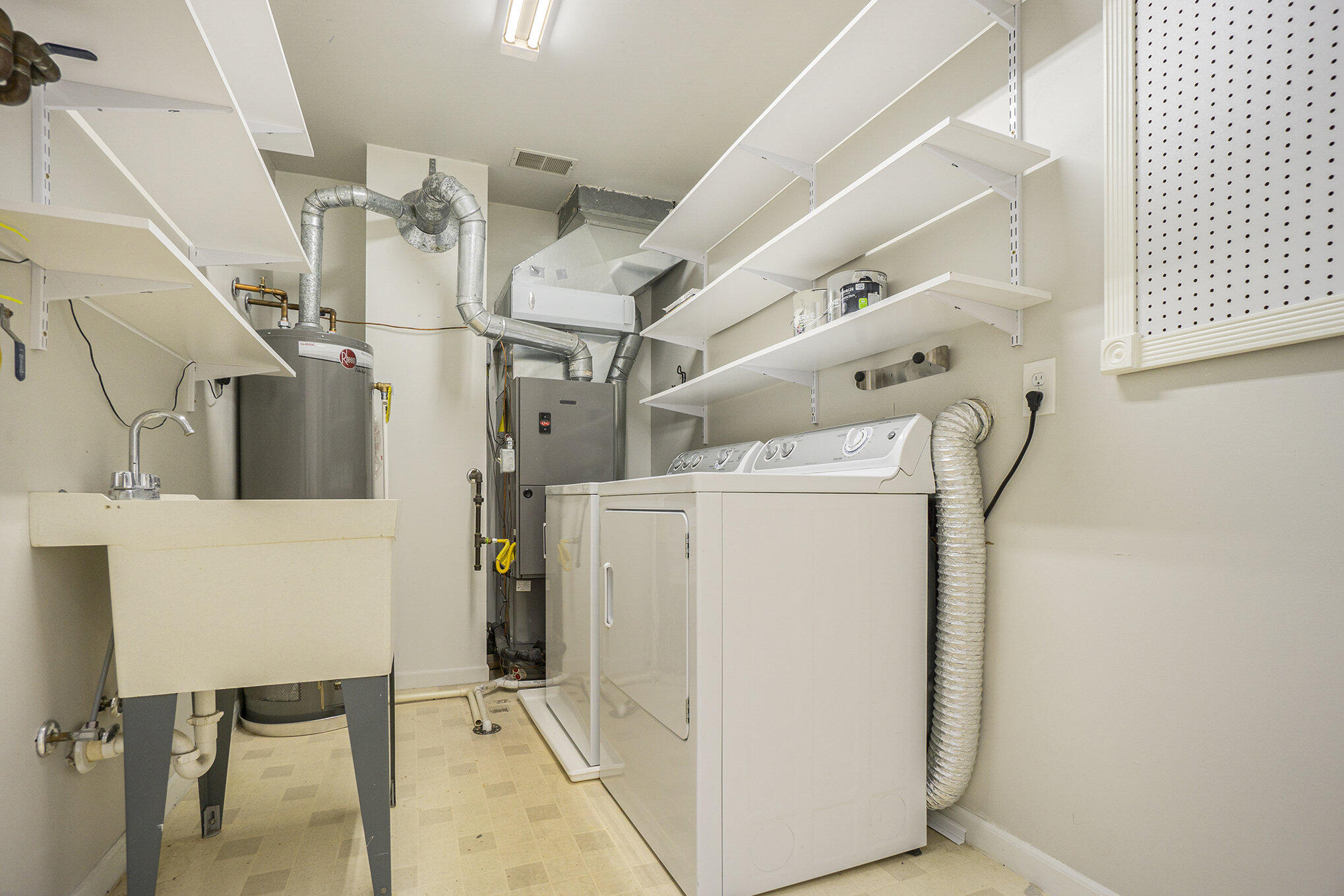 Portage, Michigan 49024, United States, 3 Bedrooms Bedrooms, ,3 BathroomsBathrooms,Residential,Active,224269