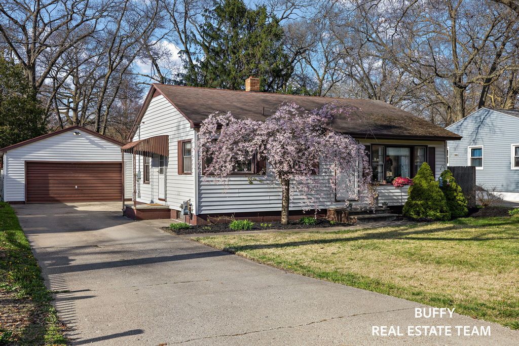 Photo of 2050 Marvin Avenue, Muskegon, MI 49442 (MLS # 26018350)