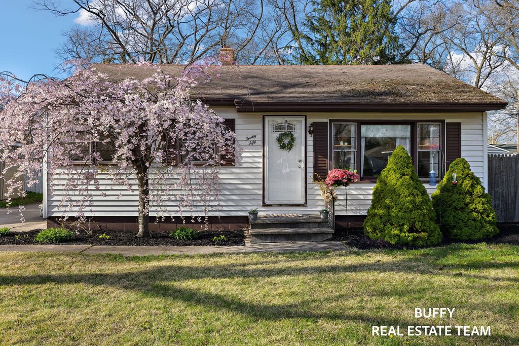 Photo of 2050 Marvin Avenue, Muskegon, MI 49442 (MLS # 26018350)