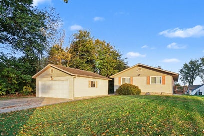 8728 E Long Lake Drive Scotts MI 49088