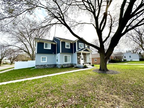 2105 W 14 Mile Road, Royal Oak, MI 48073 - MLS#: 25013902