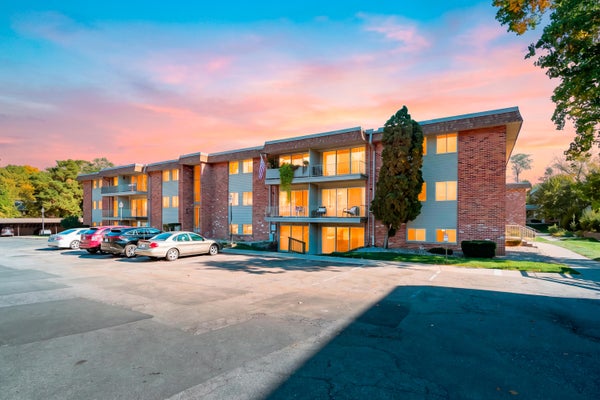 742 W KILGORE RD, KALAMAZOO, MI 49008 - Image 2c2f2504a2644718c7d978cbecdeb8e5/125515634