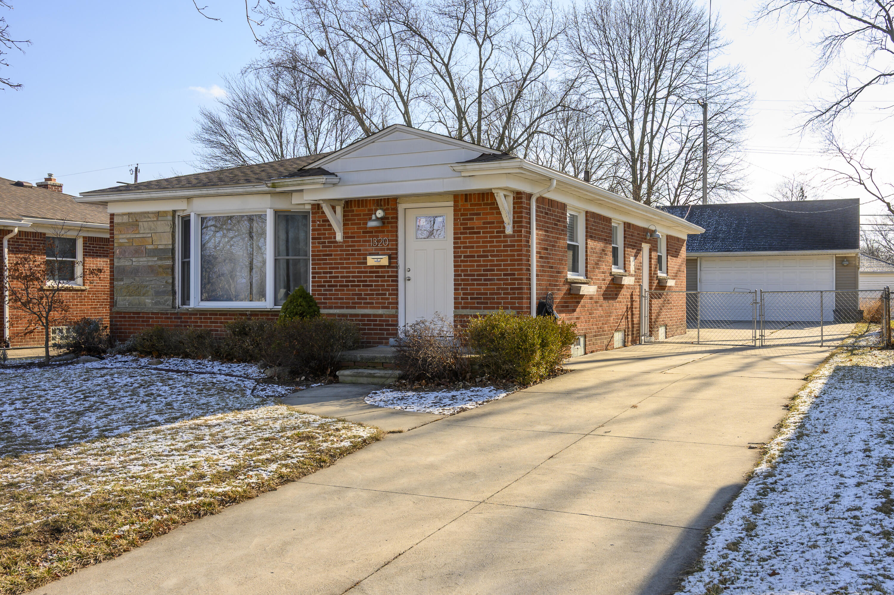 1320 Montrose Avenue