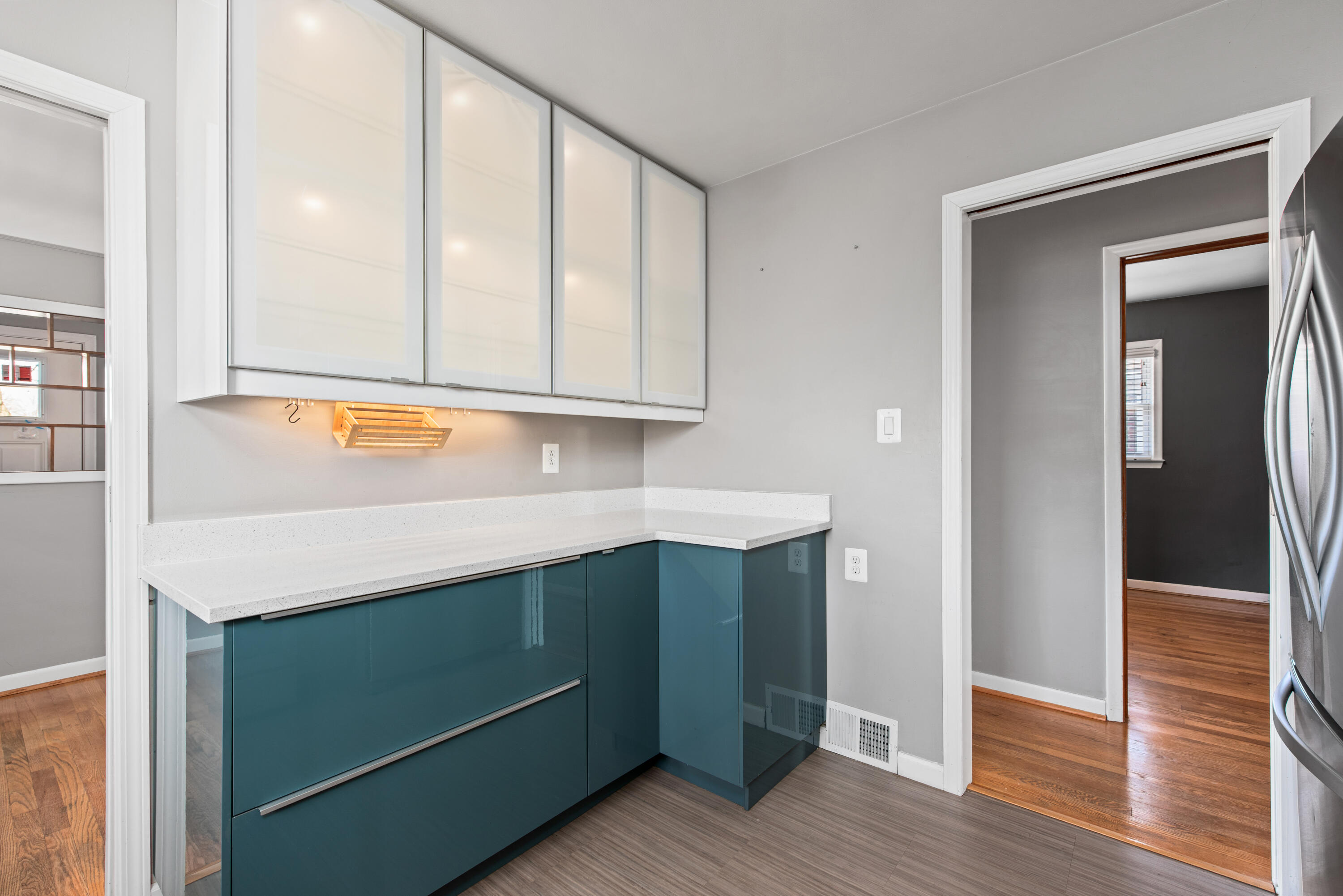 1320 Montrose Avenue