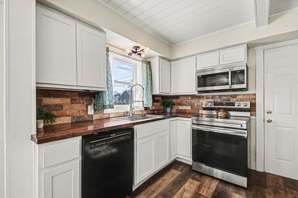 Photo of 1443 Rathbone Street SW, Wyoming, MI 49509 (MLS # 26005855)