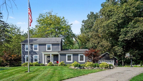 9712 TIMBER HILL CT, DEXTER, MI 48130 - Image 2ccbcaad3694d7db0d7ad5bce192470a/1937850502