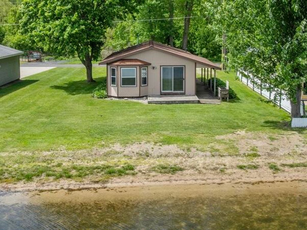 Photo of 9048 Loveless Drive NE, Rockford, MI 49341 (MLS # 26025195)