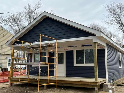 Photo of 815 Howell Avenue, Adrian, MI 49221 (MLS # 26013283)