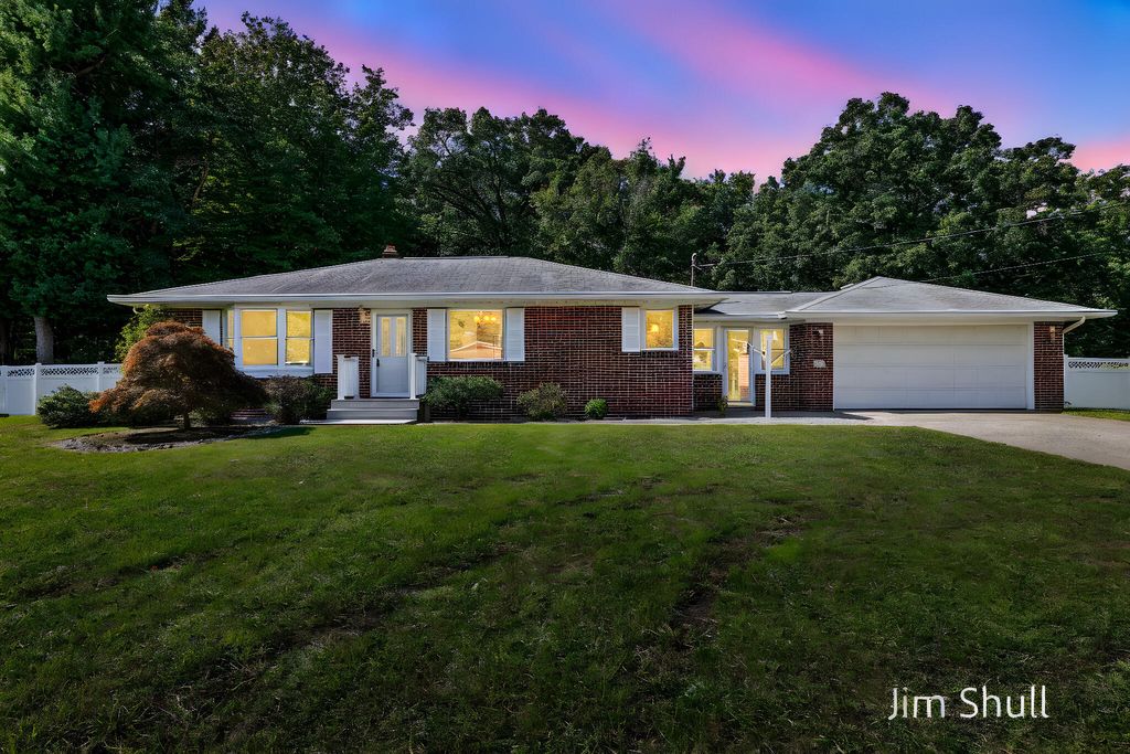 Photo of 15922 Mercury Drive, Grand Haven, MI 49417 (MLS # 25046074)