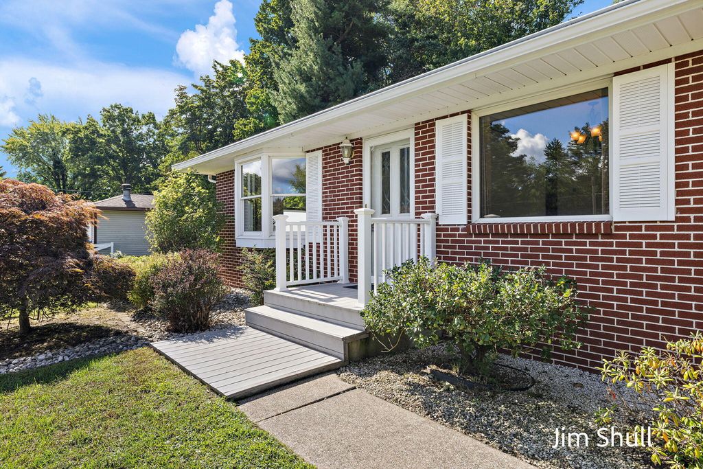 Photo of 15922 Mercury Drive, Grand Haven, MI 49417 (MLS # 25046074)