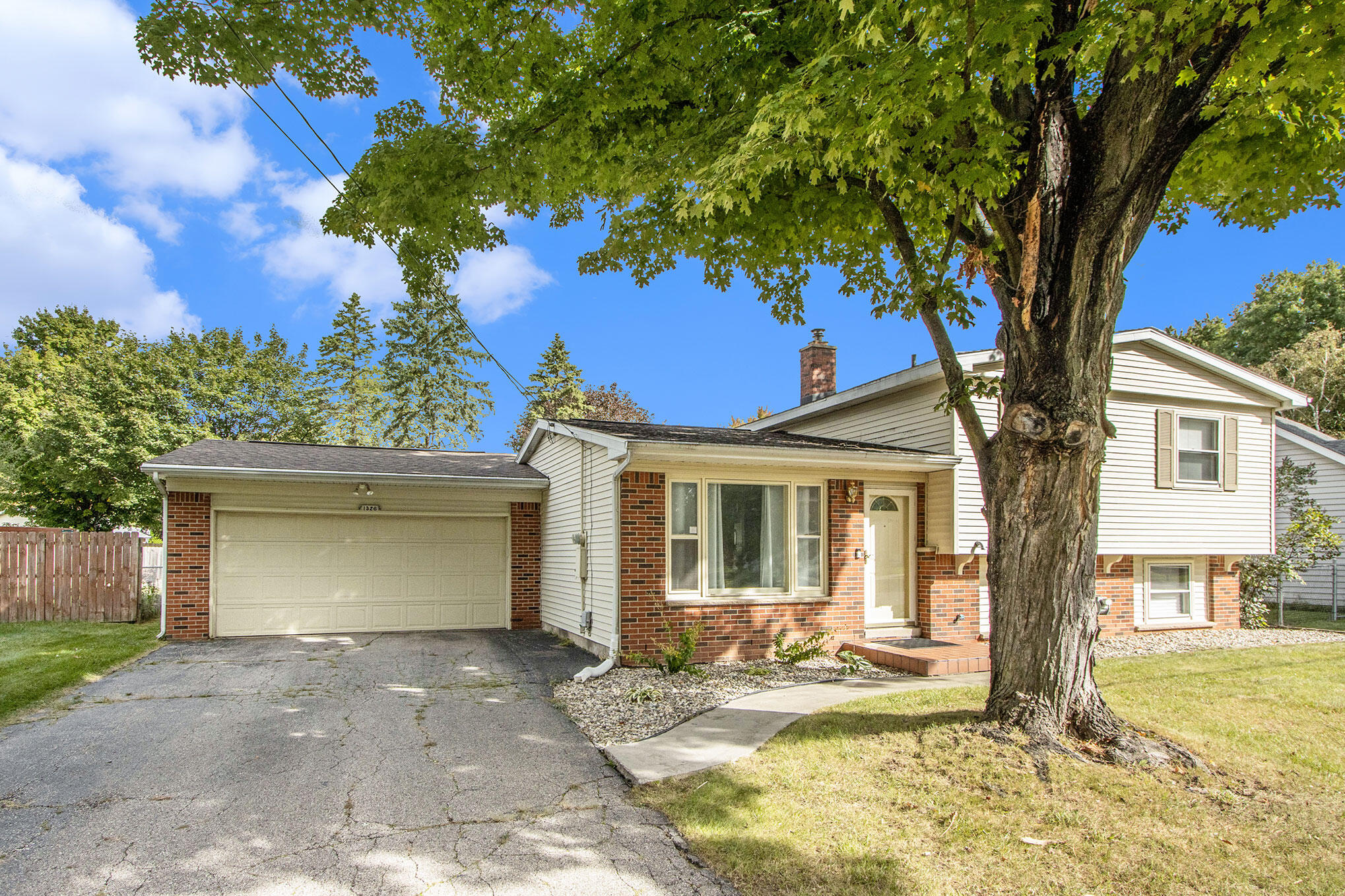 Portage, Michigan 49024, United States, 4 Bedrooms Bedrooms, ,2 BathroomsBathrooms,Residential,Active,94532