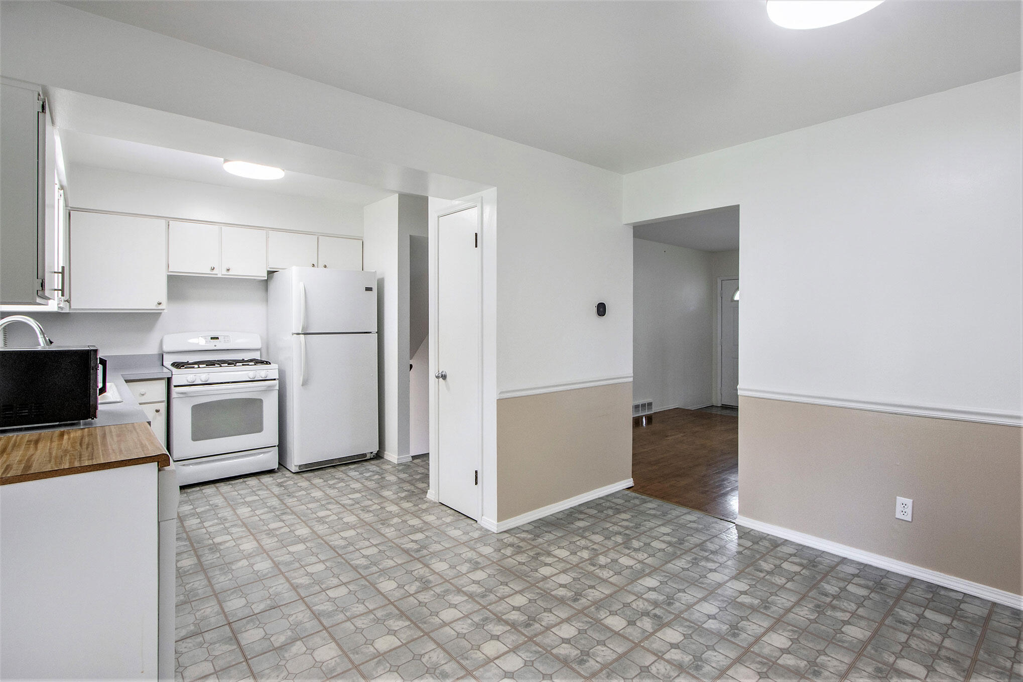 Portage, Michigan 49024, United States, 4 Bedrooms Bedrooms, ,2 BathroomsBathrooms,Residential,Active,94532