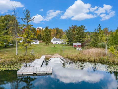 Photo of 7657 E Darlington Lake Road, Hesperia, MI 49421 (MLS # 25052087)