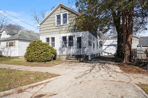 Photo of 892 W Forest Avenue, Muskegon, MI 49441 (MLS # 26009785)