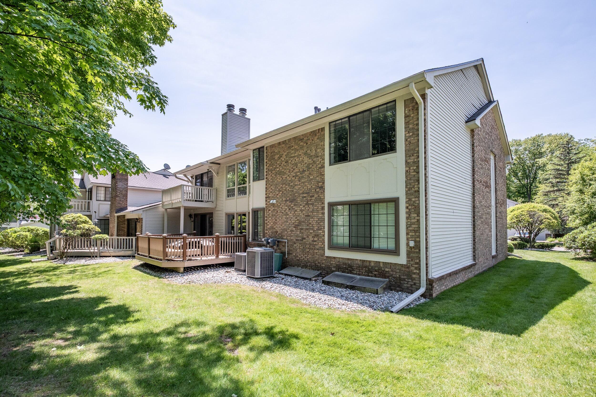 6979 Pebblecreek Woods Drive