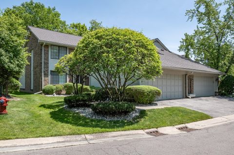 6979 Pebblecreek Woods Drive West Bloomfield MI 48322